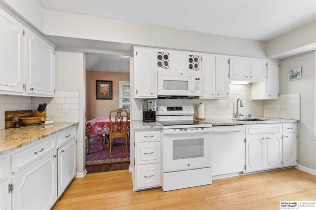 1806 Mayfair Drive, Omaha, NE 68144