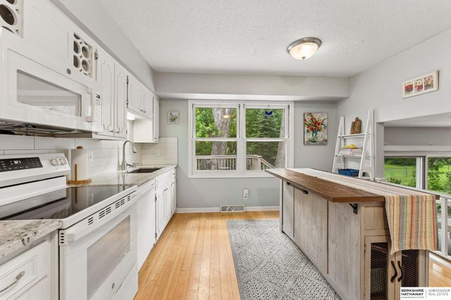 1806 Mayfair Drive, Omaha, NE 68144