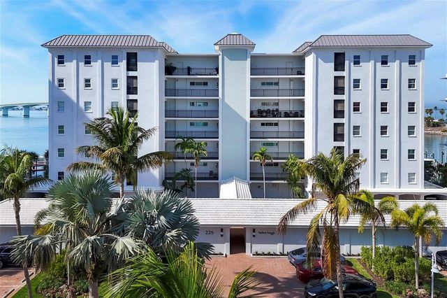 226 GOLDEN GATE POINT 32, Sarasota, FL 34236