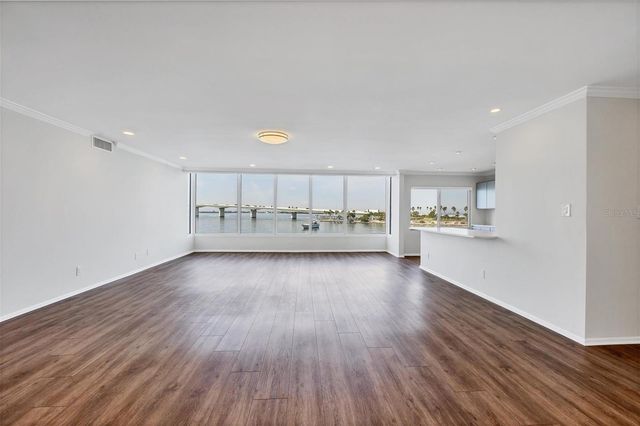 226 GOLDEN GATE POINT 32, Sarasota, FL 34236