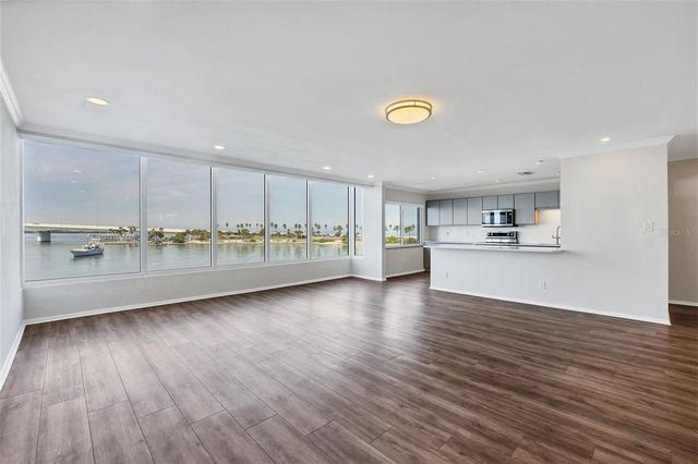 226 GOLDEN GATE POINT 32, Sarasota, FL 34236