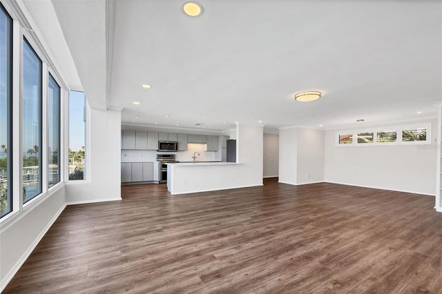 226 GOLDEN GATE POINT 32, Sarasota, FL 34236