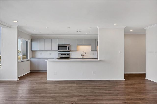 226 GOLDEN GATE POINT 32, Sarasota, FL 34236