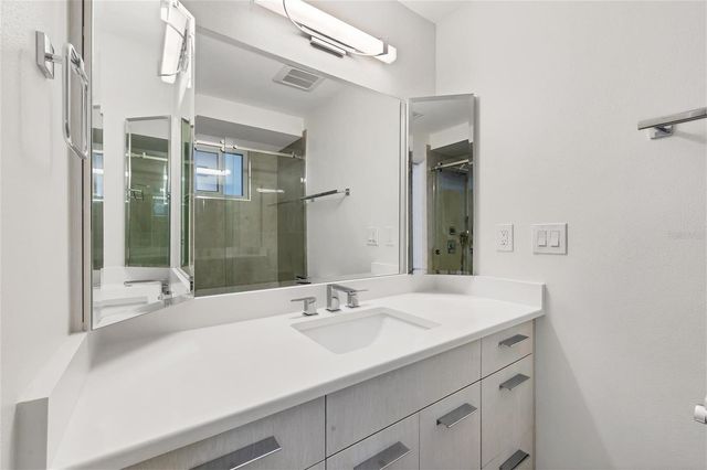 226 GOLDEN GATE POINT 32, Sarasota, FL 34236