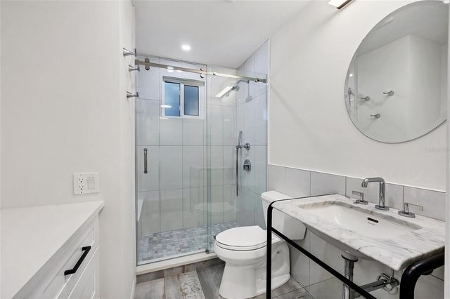 226 GOLDEN GATE POINT 32, Sarasota, FL 34236