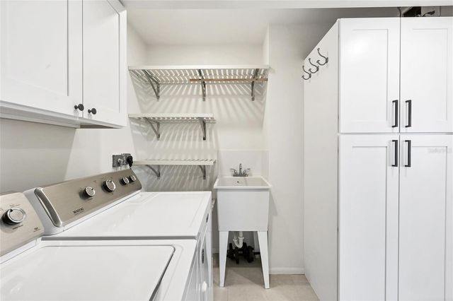 226 GOLDEN GATE POINT 32, Sarasota, FL 34236