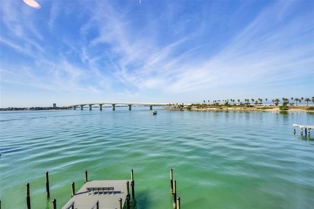 226 GOLDEN GATE POINT 32, Sarasota, FL 34236