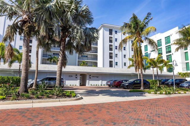 226 GOLDEN GATE POINT 32, Sarasota, FL 34236