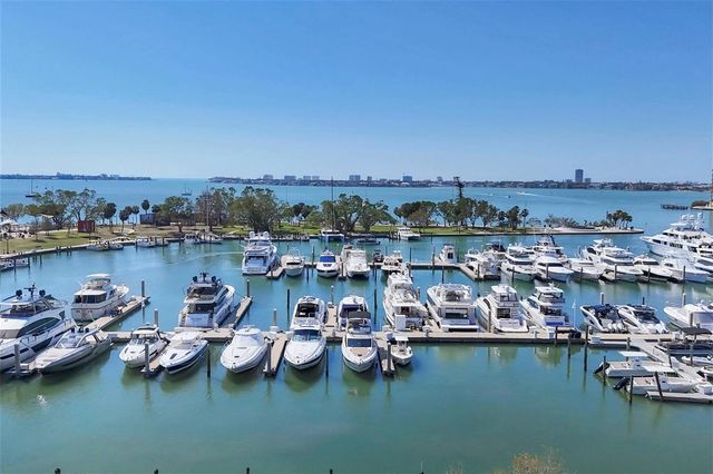 226 GOLDEN GATE POINT 32, Sarasota, FL 34236