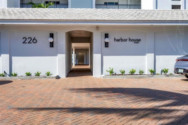 226 GOLDEN GATE POINT 32, Sarasota, FL 34236