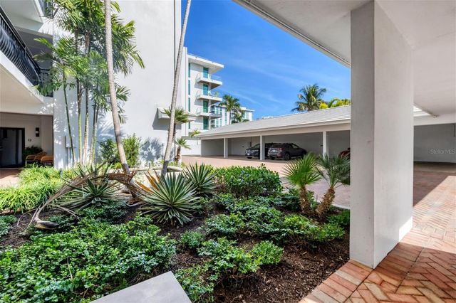 226 GOLDEN GATE POINT 32, Sarasota, FL 34236