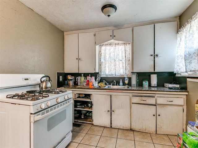 1137 Carverdale Drive, Oklahoma City, OK 73117