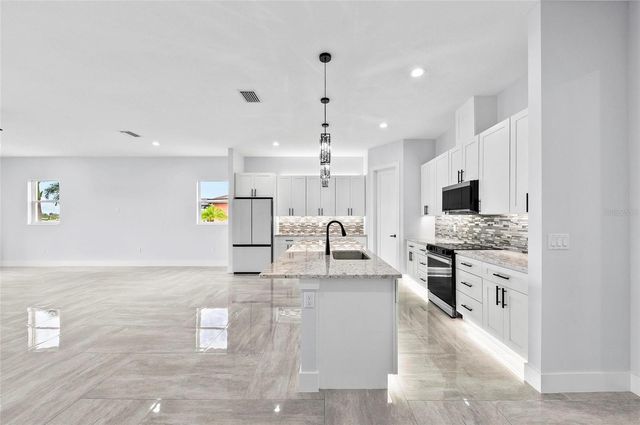 9225 RAES CREEK PLACE, Palmetto, FL 34221