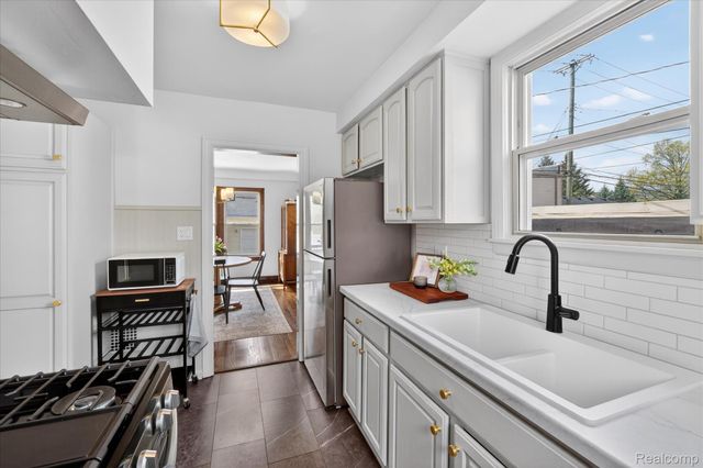 2826 3rd Street, Wyandotte, MI 48192