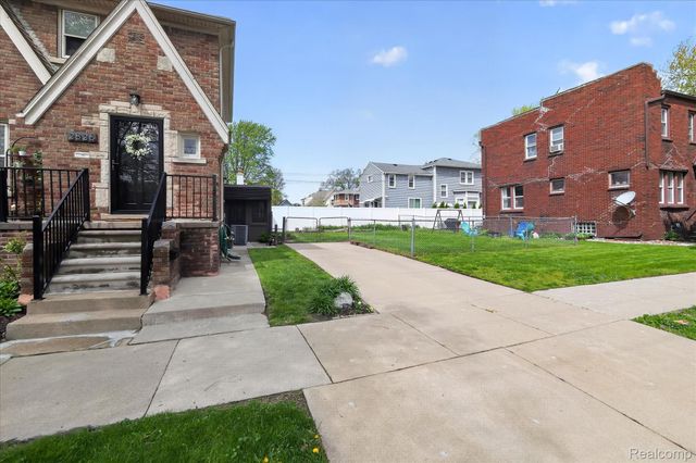 2826 3rd Street, Wyandotte, MI 48192