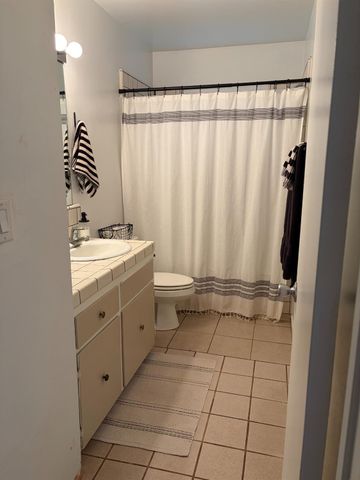 168 W Indianapolis Avenue, Clovis, CA 93612