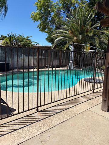 168 W Indianapolis Avenue, Clovis, CA 93612