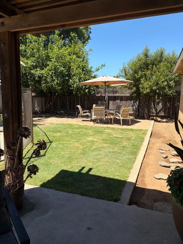 168 W Indianapolis Avenue, Clovis, CA 93612