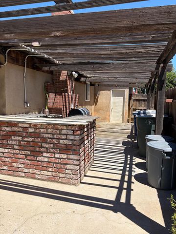 168 W Indianapolis Avenue, Clovis, CA 93612
