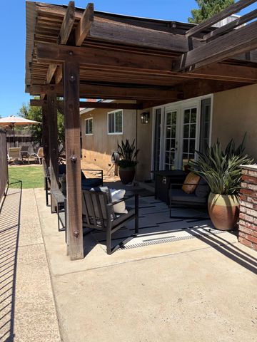 168 W Indianapolis Avenue, Clovis, CA 93612