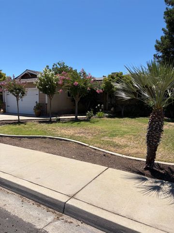 168 W Indianapolis Avenue, Clovis, CA 93612