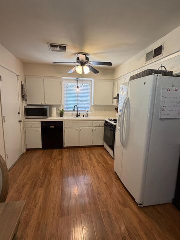 168 W Indianapolis Avenue, Clovis, CA 93612