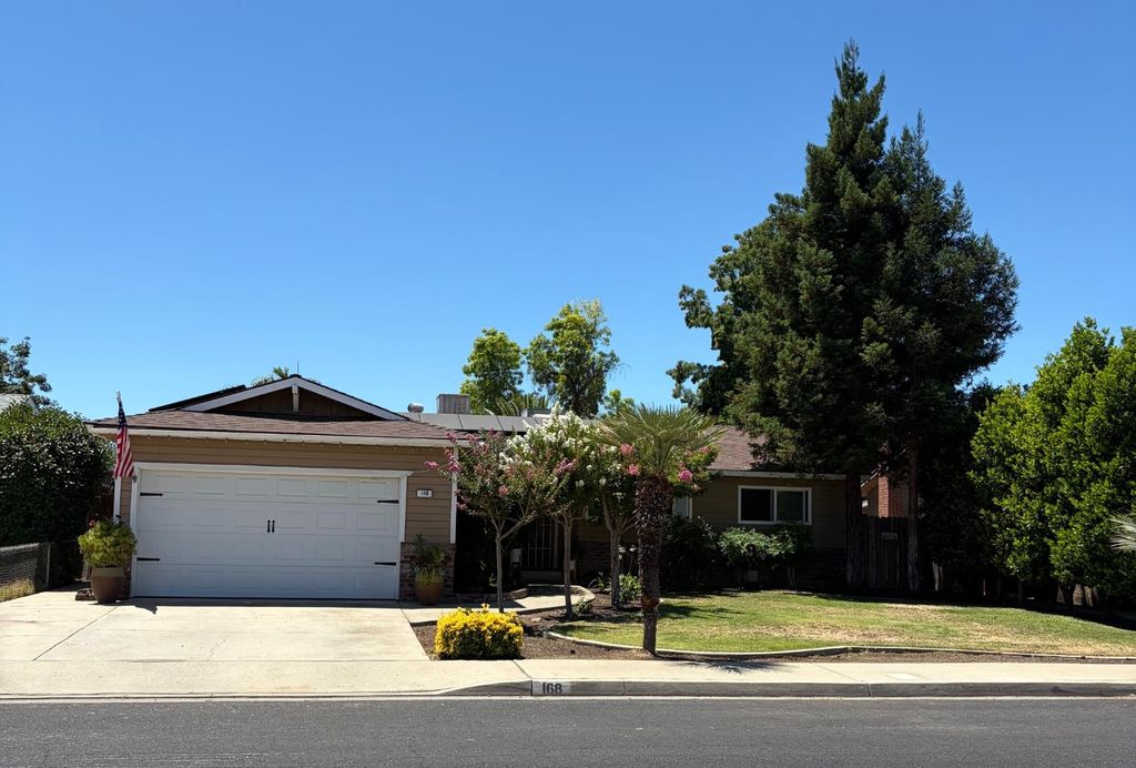 168 W Indianapolis Avenue, Clovis, CA 93612