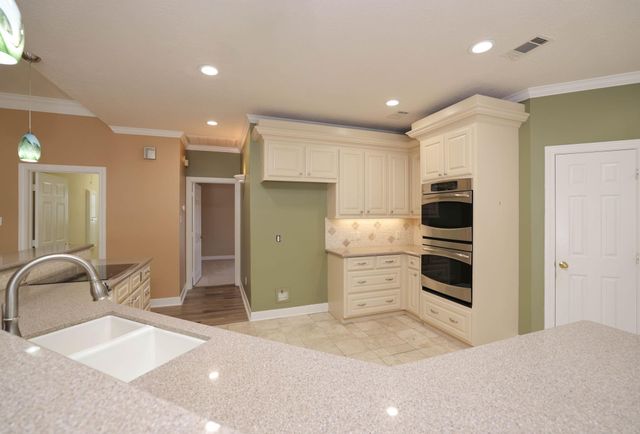 16001 Kevindale Court, Houston, TX 77040