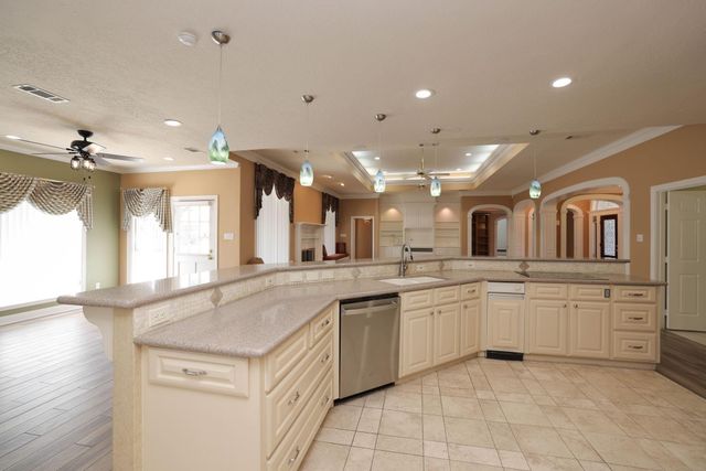 16001 Kevindale Court, Houston, TX 77040