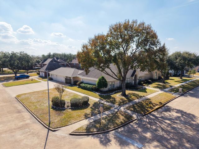 16001 Kevindale Court, Houston, TX 77040