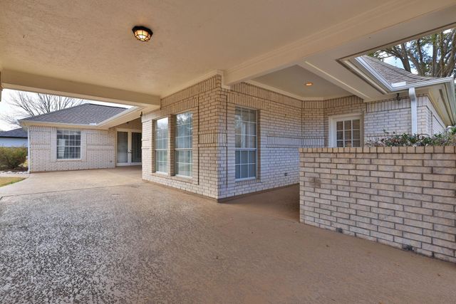 16001 Kevindale Court, Houston, TX 77040