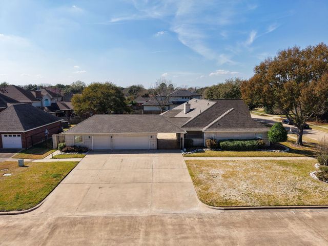 16001 Kevindale Court, Houston, TX 77040