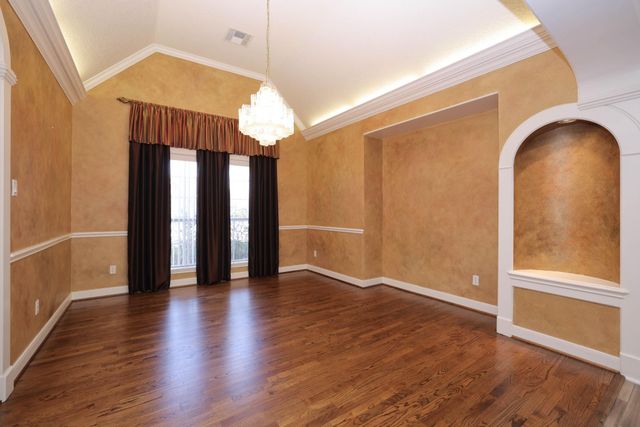 16001 Kevindale Court, Houston, TX 77040