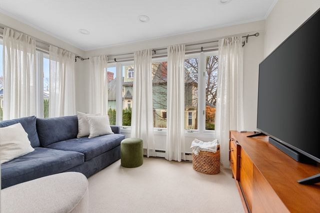 33 Ashcroft Rd, Medford, MA 02155