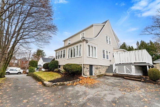 33 Ashcroft Rd, Medford, MA 02155