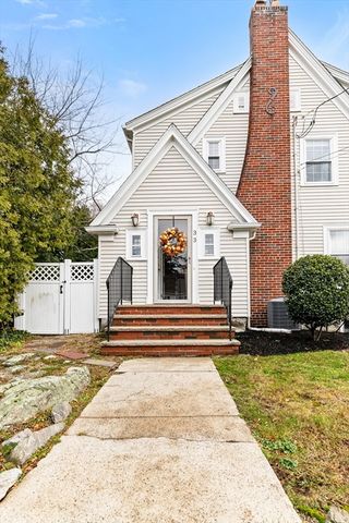 33 Ashcroft Rd, Medford, MA 02155