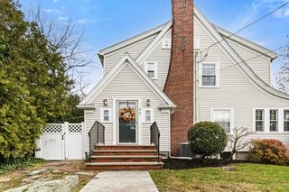 33 Ashcroft Rd, Medford, MA 02155