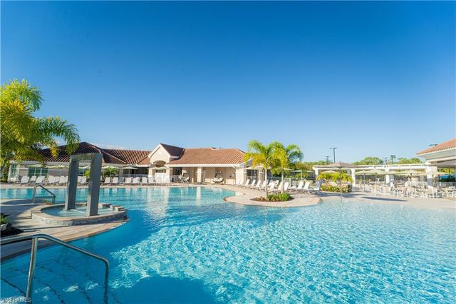 8457 Radcliffe TER 102, Naples, FL 34120