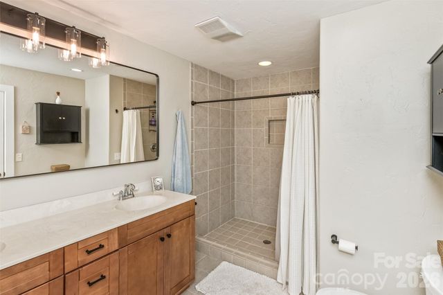 522 Calvert Road, Brevard, NC 28712
