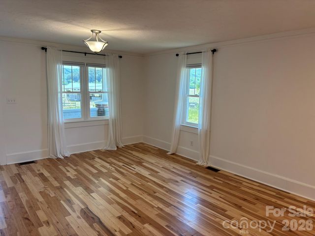 522 Calvert Road, Brevard, NC 28712