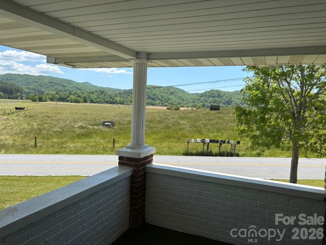 522 Calvert Road, Brevard, NC 28712