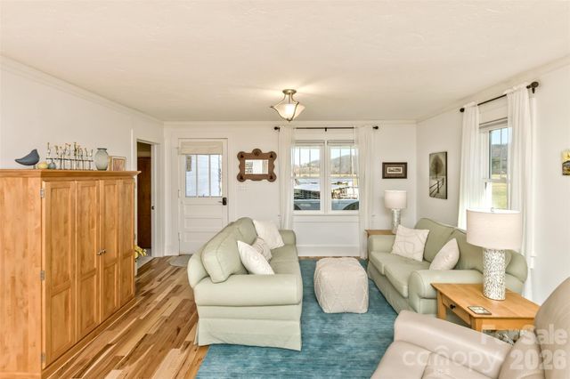 522 Calvert Road, Brevard, NC 28712