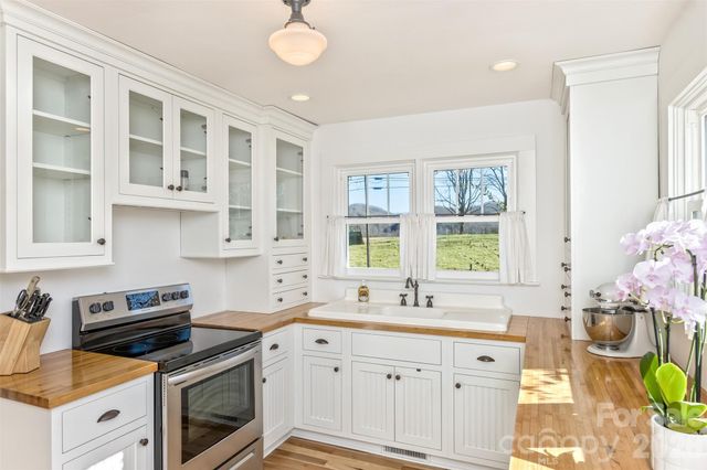 522 Calvert Road, Brevard, NC 28712