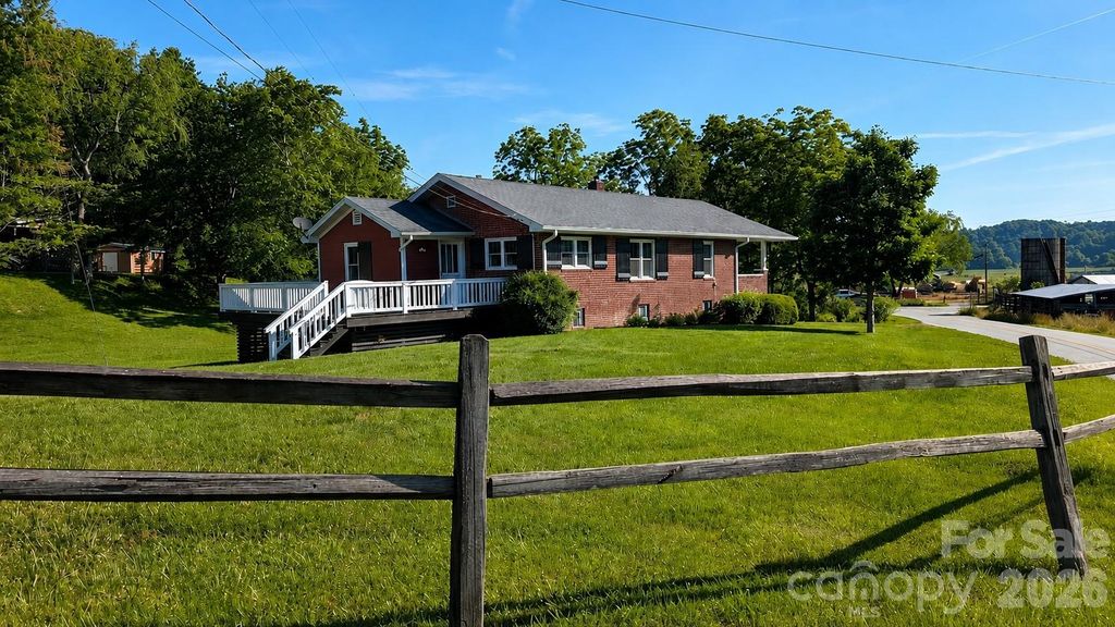 522 Calvert Road, Brevard, NC 28712