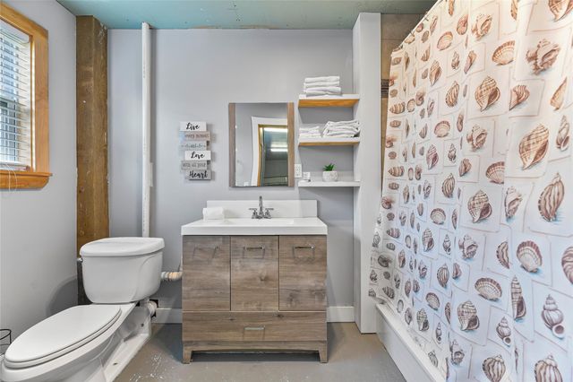 4029 Fort Bend Drive, Galveston, TX 77554