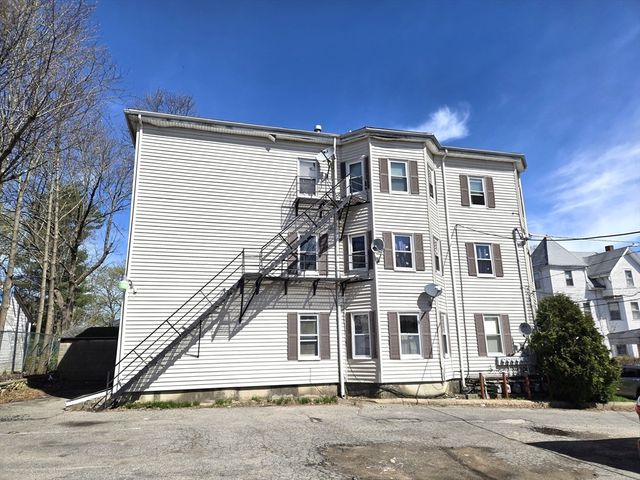 16 Bunker Ave 2R, Brockton, MA 02301