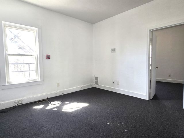 16 Bunker Ave 2R, Brockton, MA 02301