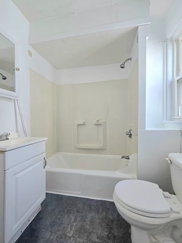 16 Bunker Ave 2R, Brockton, MA 02301