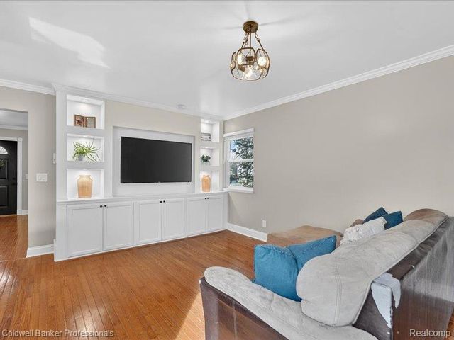 6091 Rocking Chair Road, Grand Blanc, MI 48439