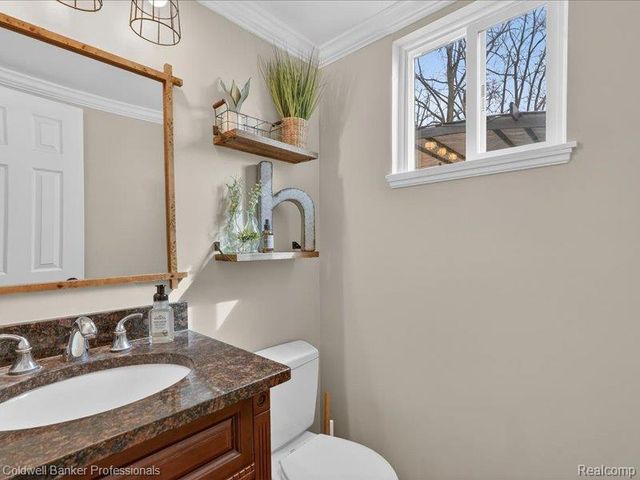 6091 Rocking Chair Road, Grand Blanc, MI 48439